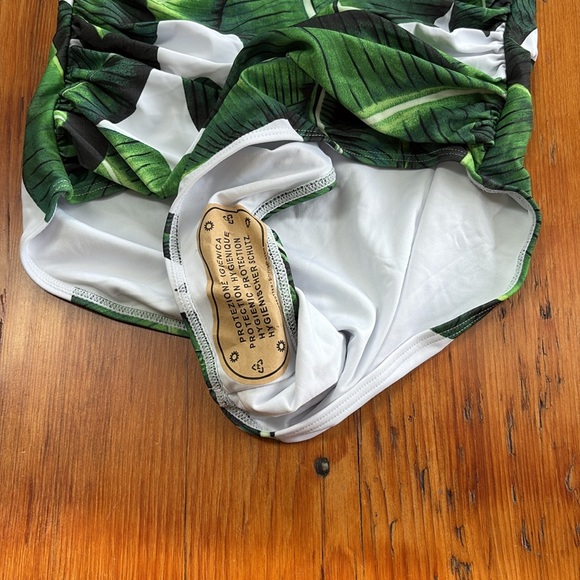 B2PRITY Tropical Palm Frond Leaf V-Neck Ruched‎ Halter 1pc Monokini medium  NWT - Picture 12 of 16